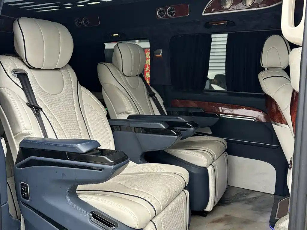 Mercedes-Benz Vito 2021 2.0T Elite 7 мест
