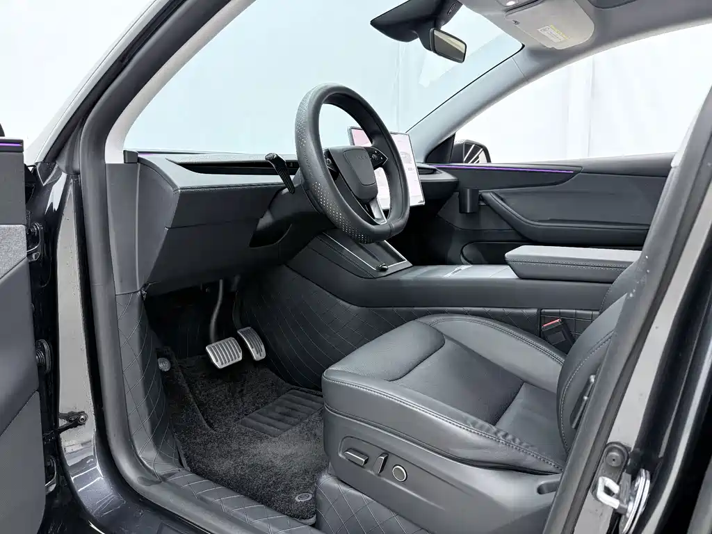 Tesla Model Y — миниатюра 4