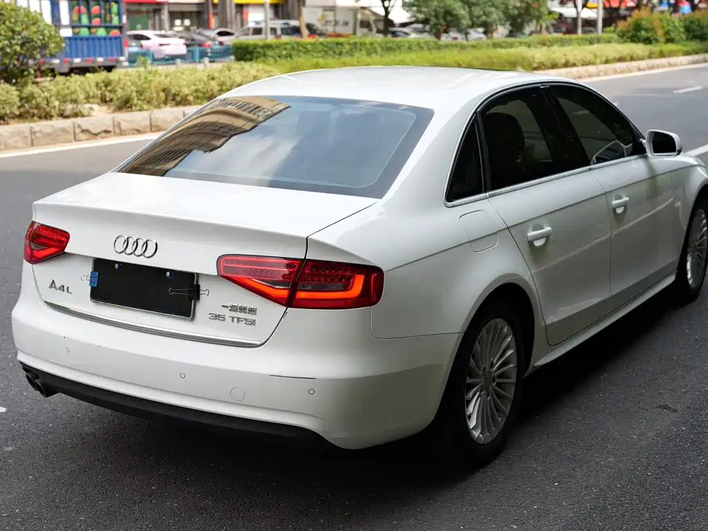Audi A4L 2015 35 TFSI AT Comfort
