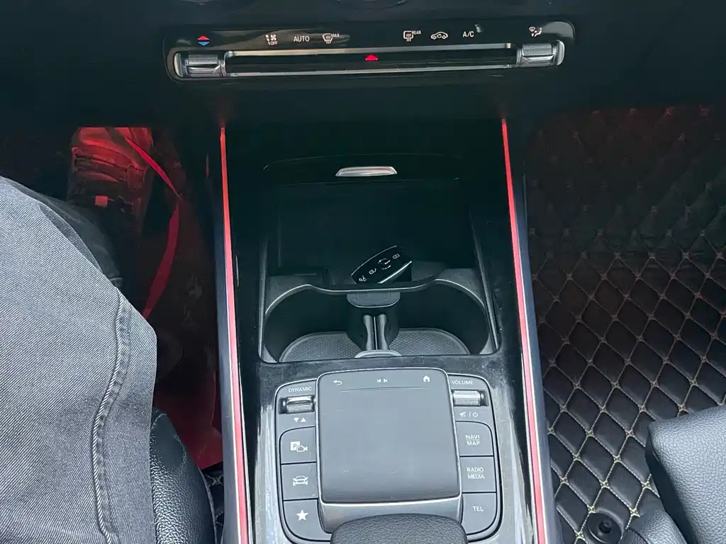 Mercedes-Benz GLB — миниатюра 11