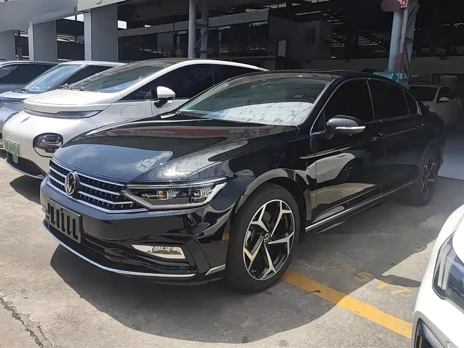 Volkswagen Magotan 2025