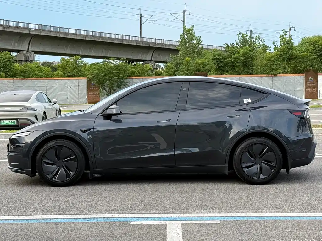Tesla Model Y L