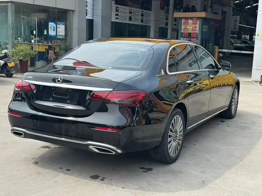 Mercedes-Benz E-Class — миниатюра 9