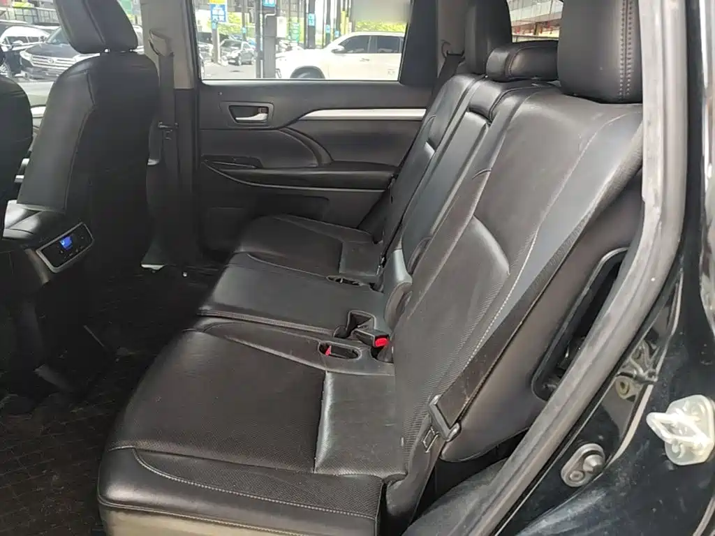 Toyota Highlander — миниатюра 17