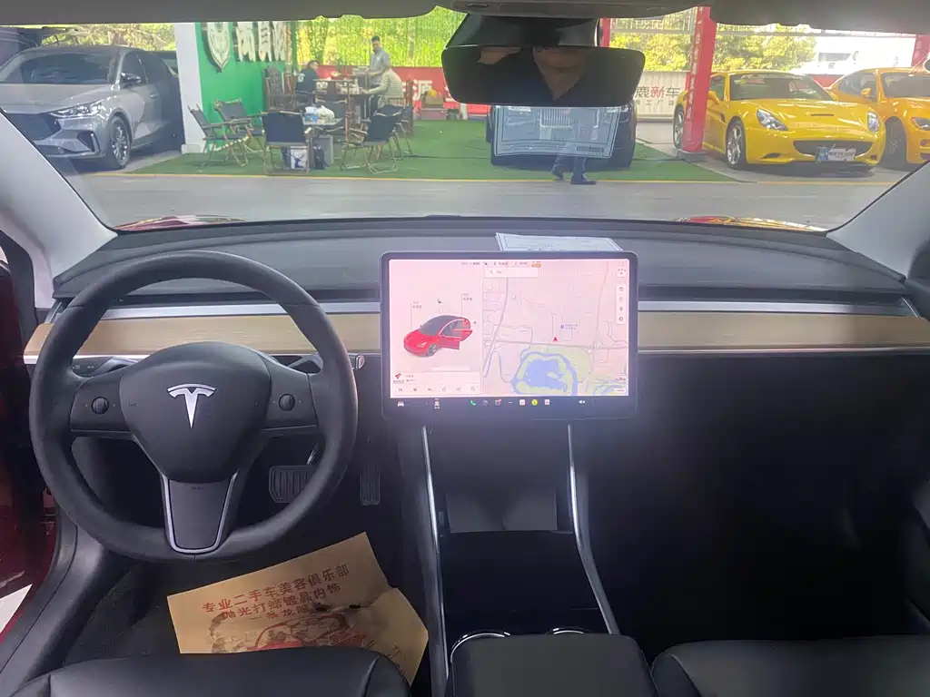 TESLA MODEL 3