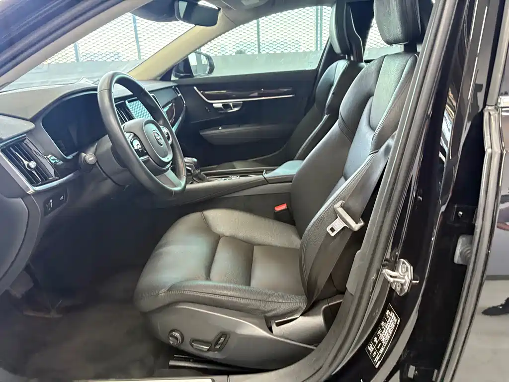 Volvo S90 2018 T4