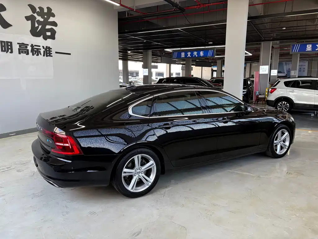 Volvo S90 2018 T4