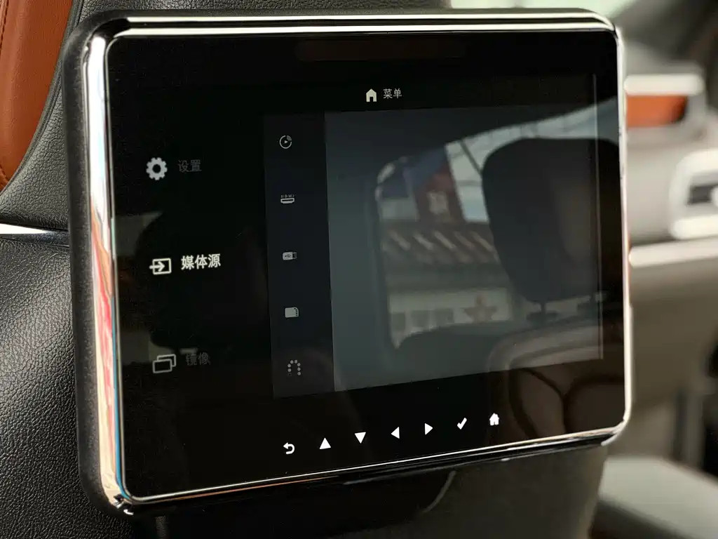 Lincoln Navigator — миниатюра 23