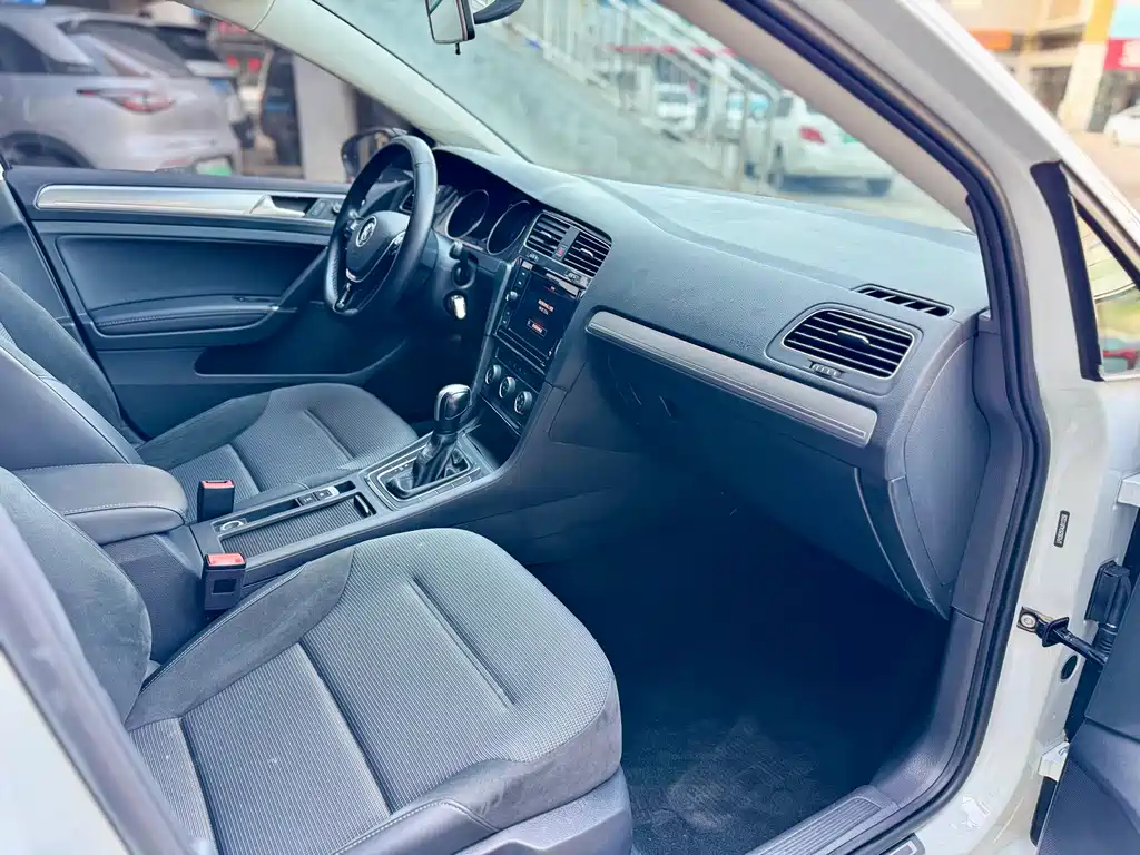 Volkswagen Golf 2019 1.6L AT Comfort V