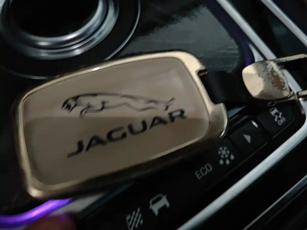 Jaguar XFL — миниатюра 9