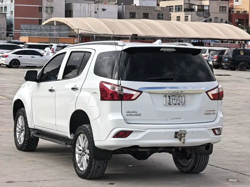 Isuzu MU-X — миниатюра 8