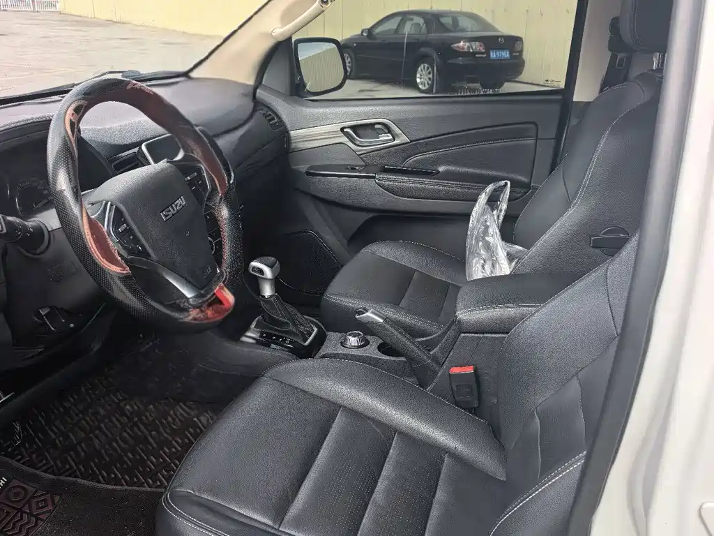 Isuzu MU-X — миниатюра 3