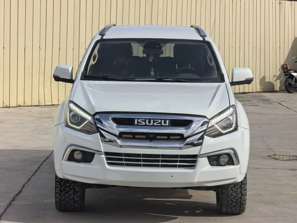 Isuzu MU-X — миниатюра 2