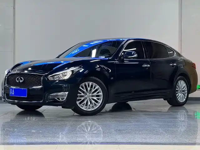 Infiniti Q70