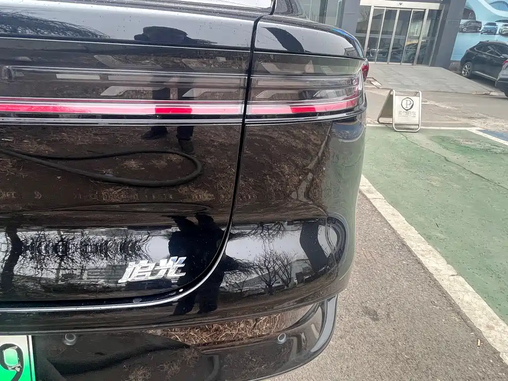 VOYAH LANTU CHASING LIGHT