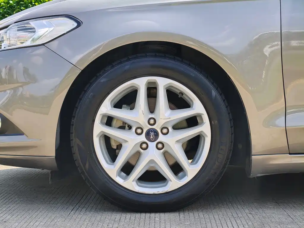 Ford Mondeo — миниатюра 7