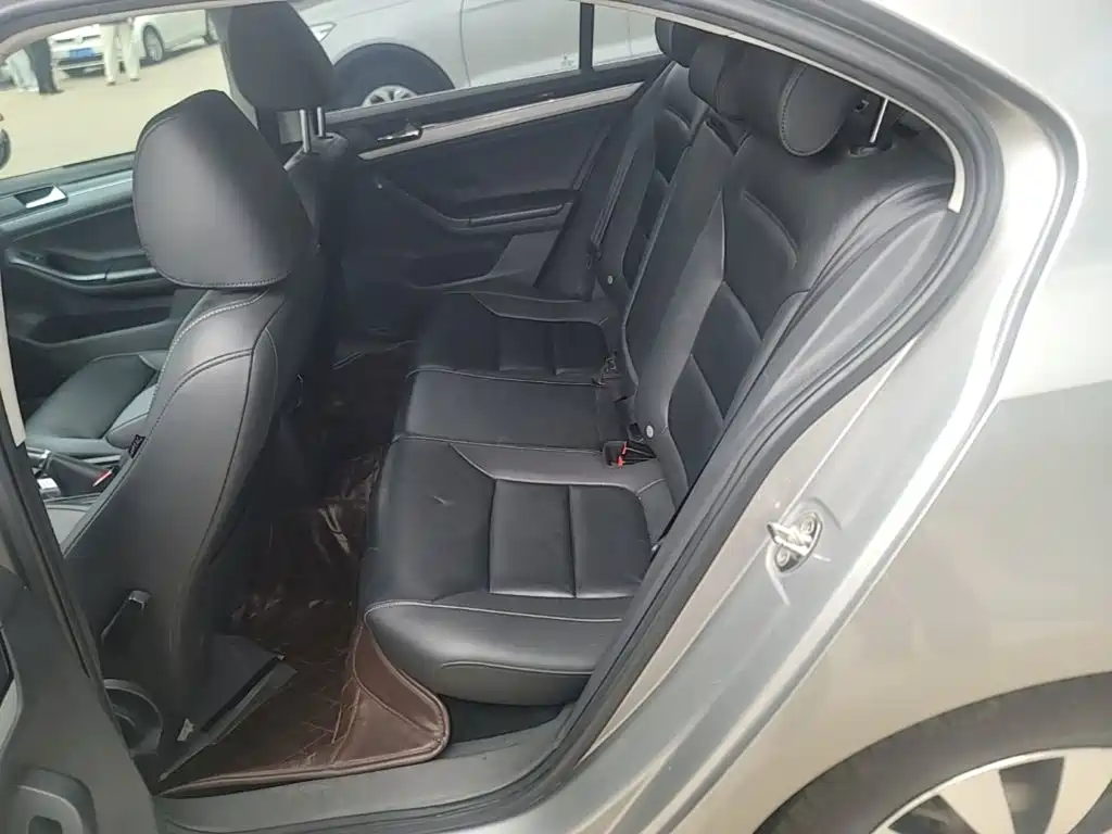 Volkswagen Sagitar — миниатюра 17