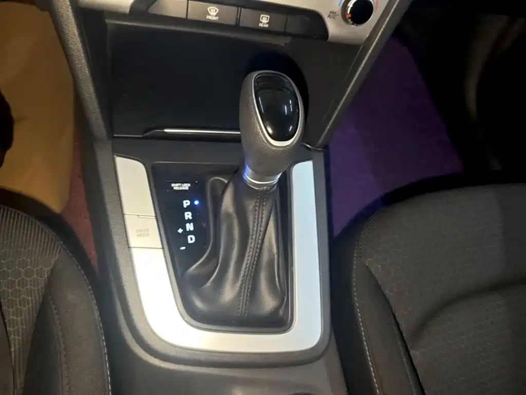 Hyundai Elantra — миниатюра 14