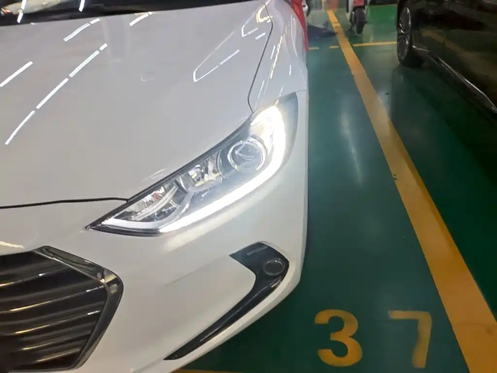 Hyundai Elantra — миниатюра 24