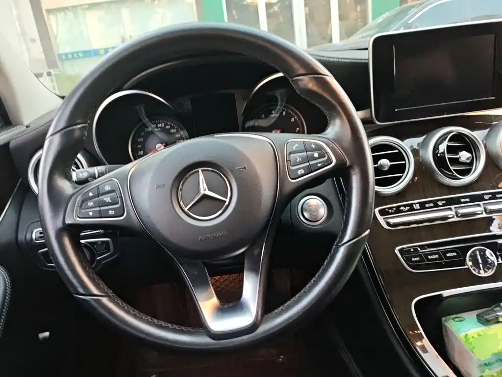 Mercedes-Benz C-Class — миниатюра 6