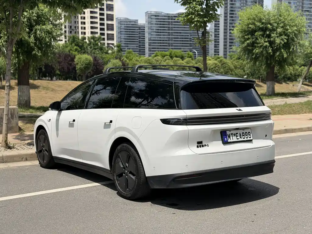Li Auto i8 2025 Standard