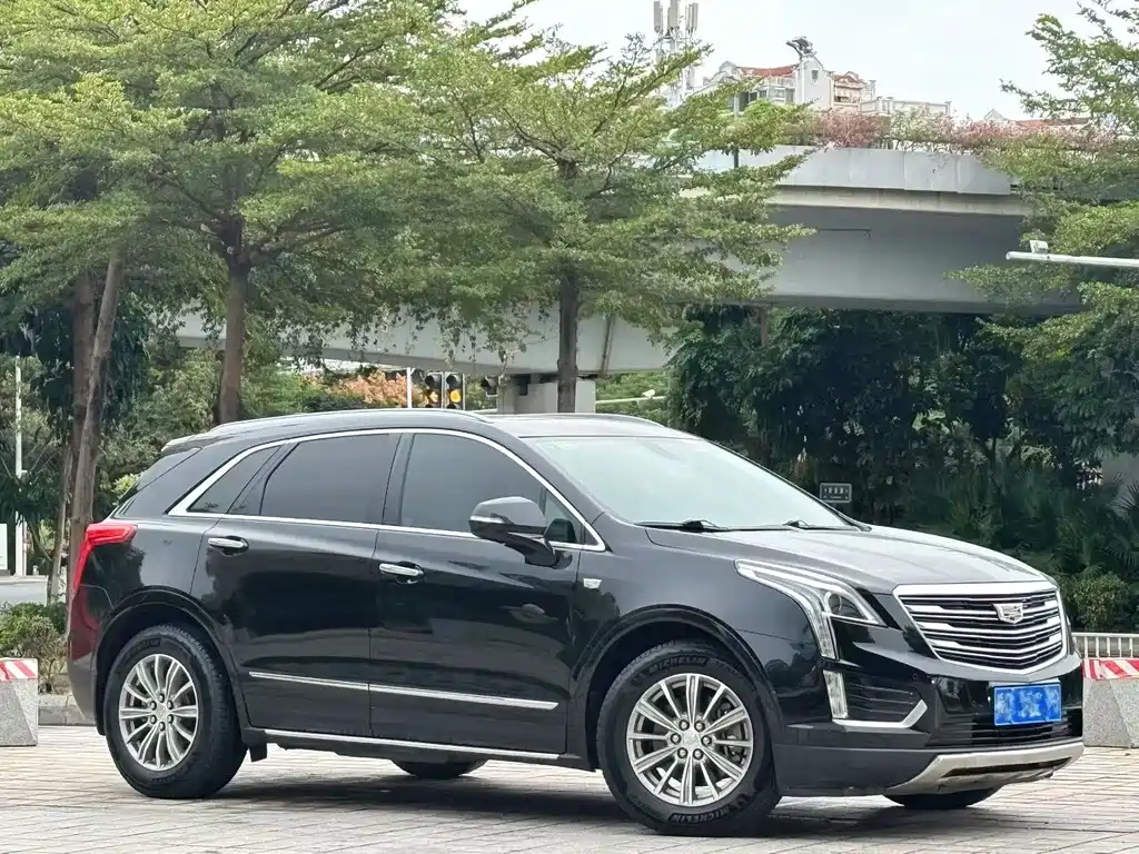 CADILLAC XT5