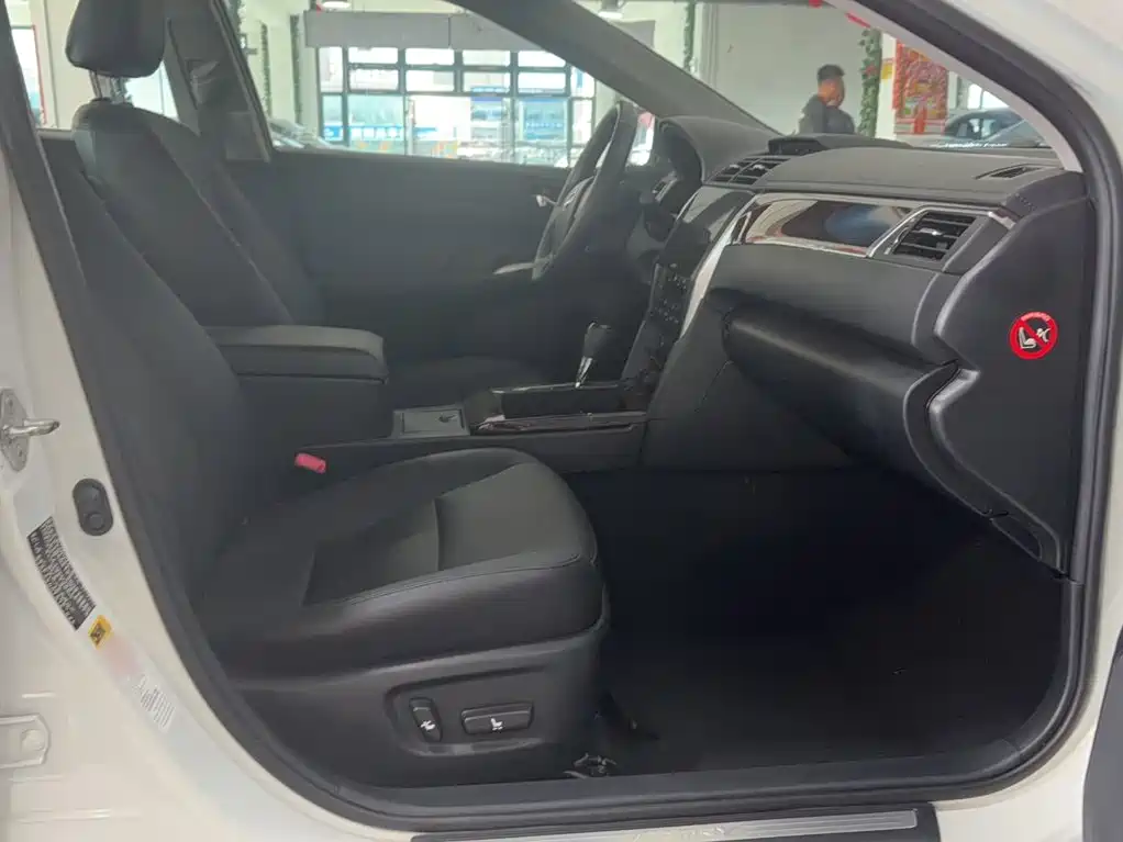 Toyota Camry — миниатюра 18