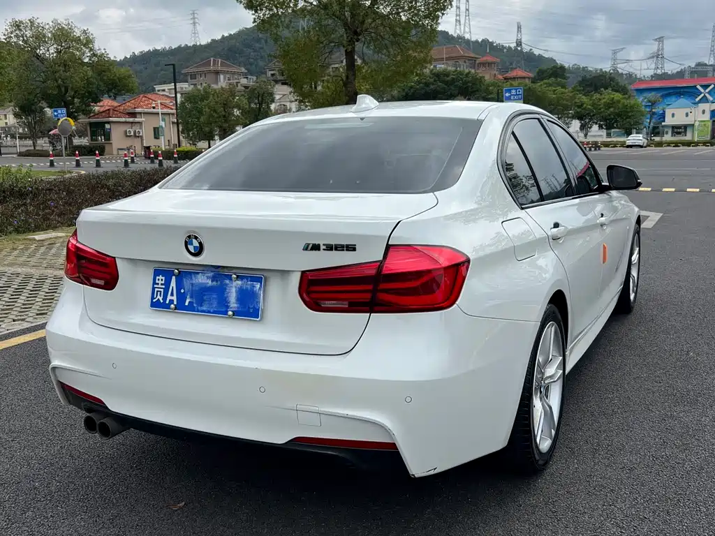 BMW 3 SERIES