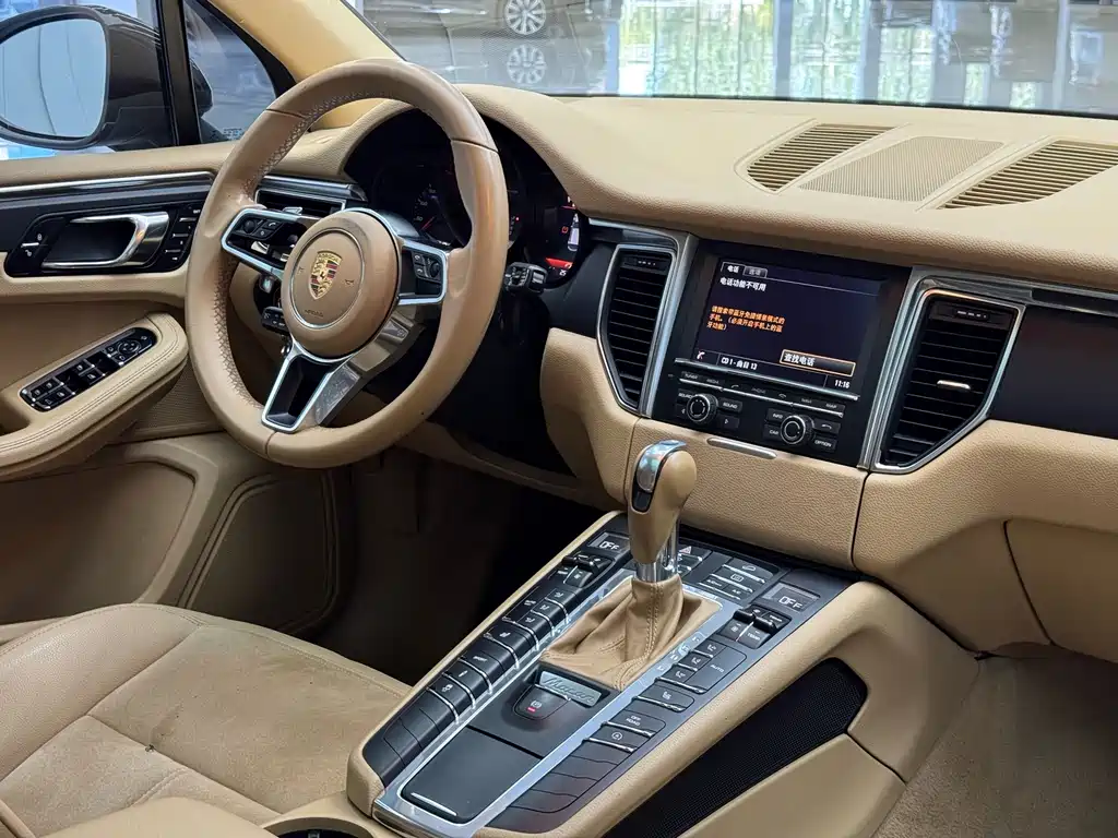 Porsche Macan — миниатюра 11