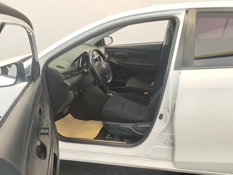 TOYOTA YARIS L ZHIXUAN