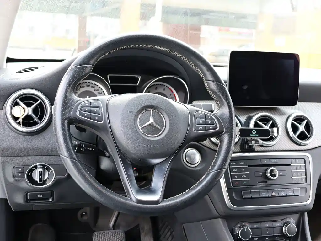 Mercedes-Benz GLA — миниатюра 21