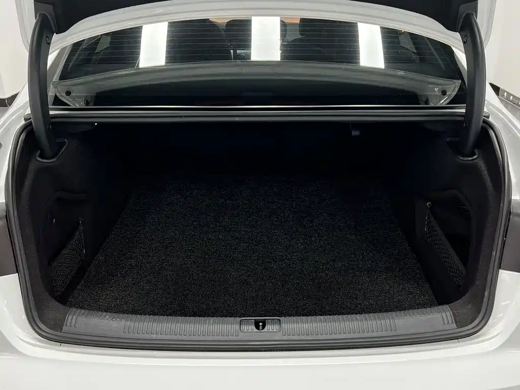 Audi A4L — миниатюра 13