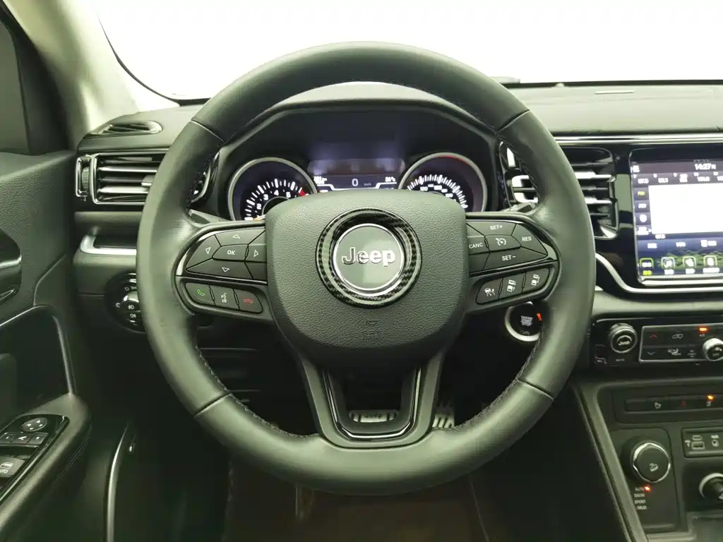 Jeep Grand Commander — миниатюра 11