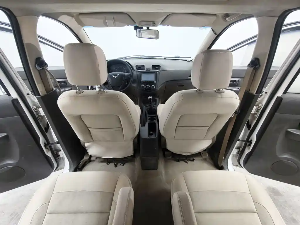 Wuling Hongguang — миниатюра 10