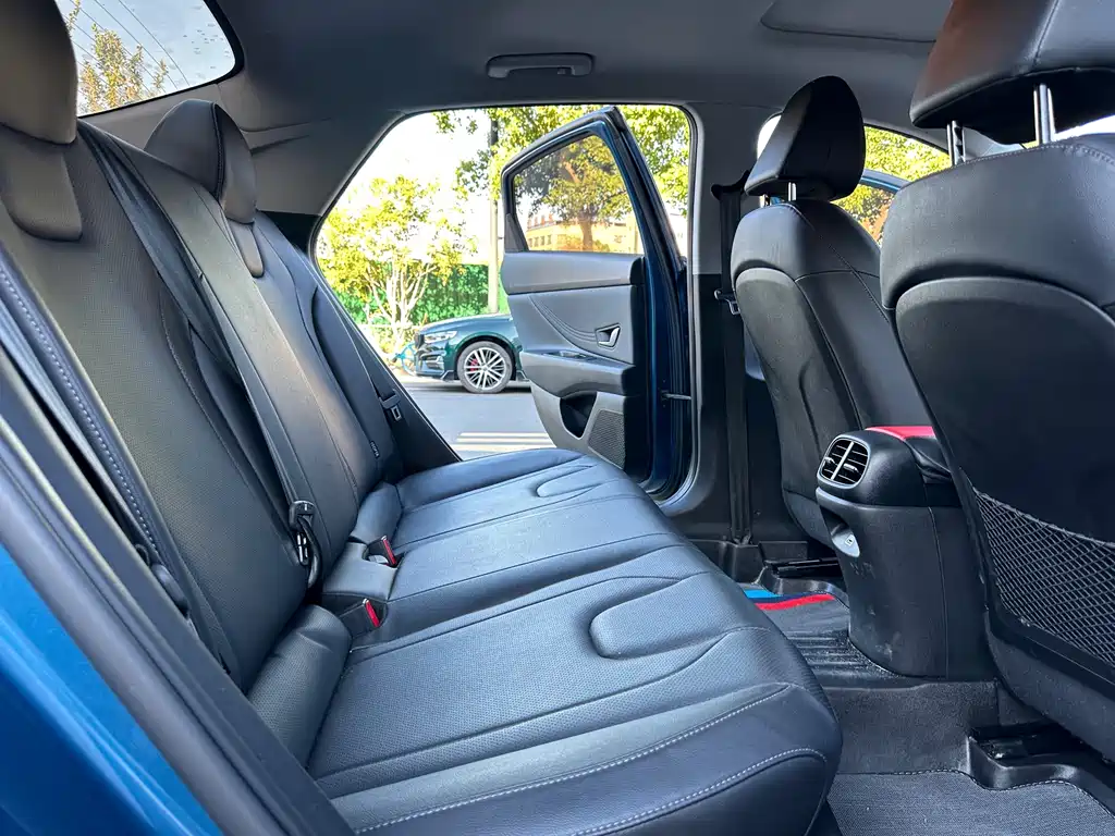 Hyundai Elantra — миниатюра 13