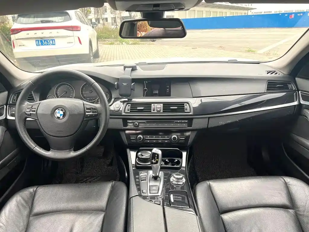 BMW 5 Series — миниатюра 6