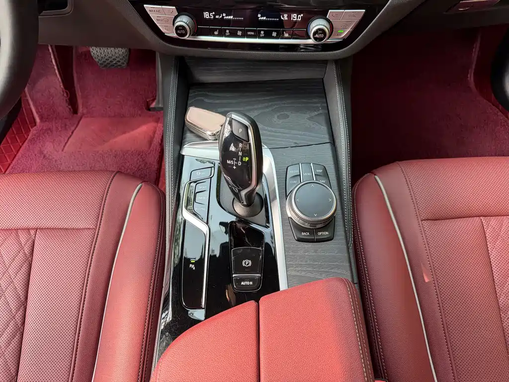 BMW 5 Series — миниатюра 9