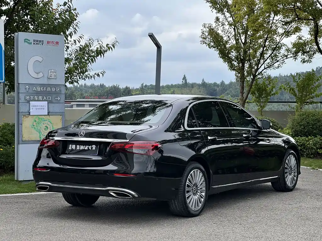 Mercedes-Benz E-Class — миниатюра 7