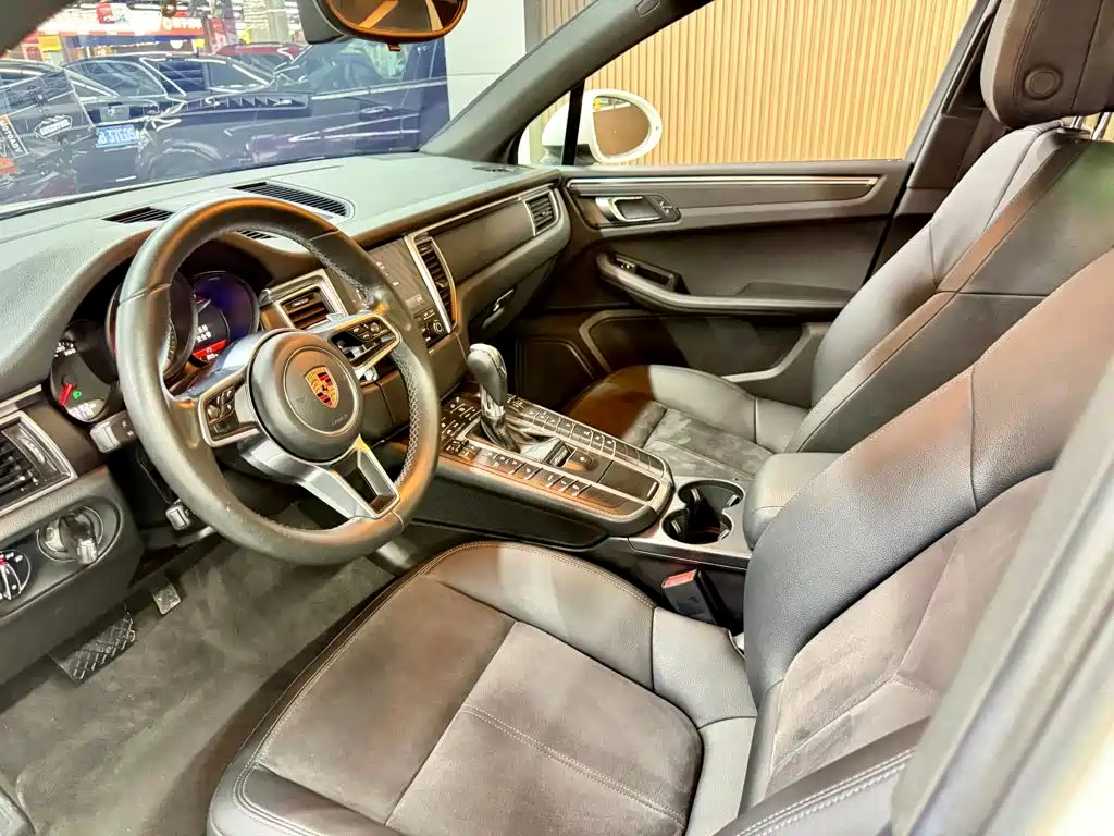 Porsche Macan — миниатюра 4