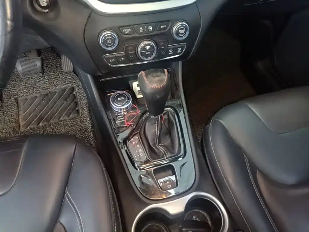 Jeep Cherokee — миниатюра 10