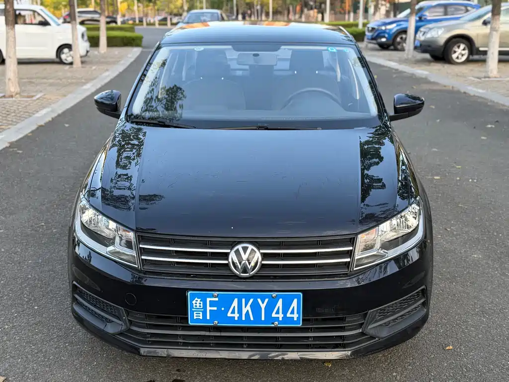 Volkswagen Santana — миниатюра 2