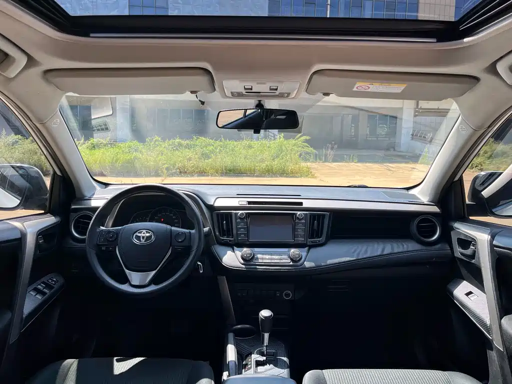 Toyota RAV4 — миниатюра 5