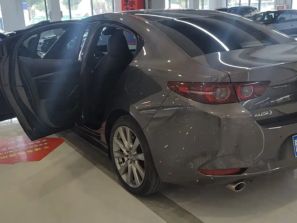 Mazda 3 Axela — миниатюра 8