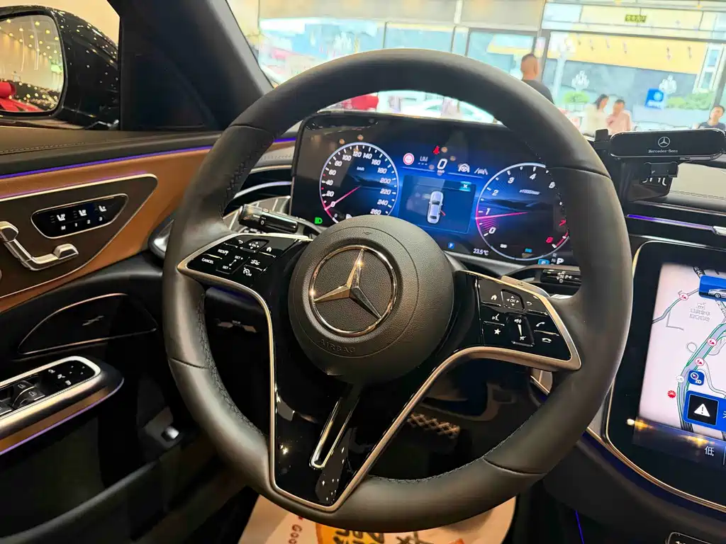Mercedes-Benz E-Class — миниатюра 14