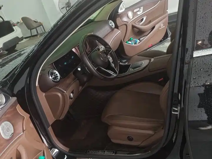 Mercedes-Benz E-Class — миниатюра 6