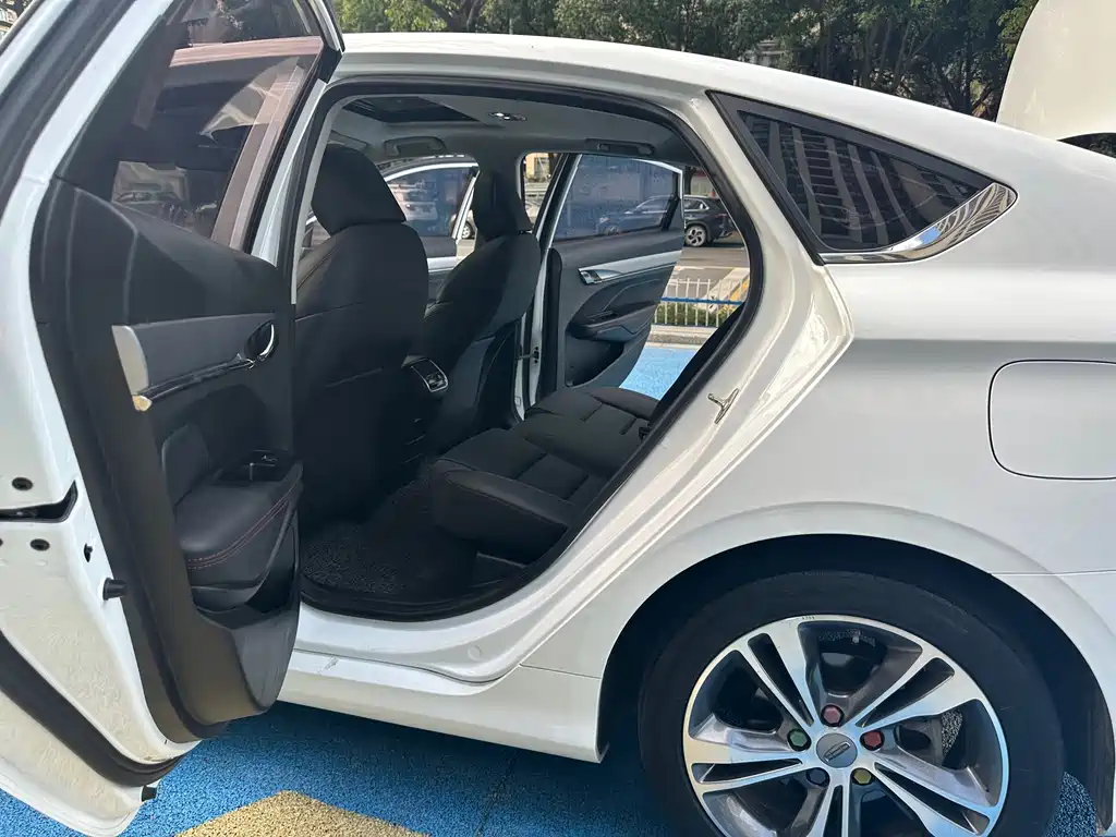 Geely Binrui — миниатюра 10