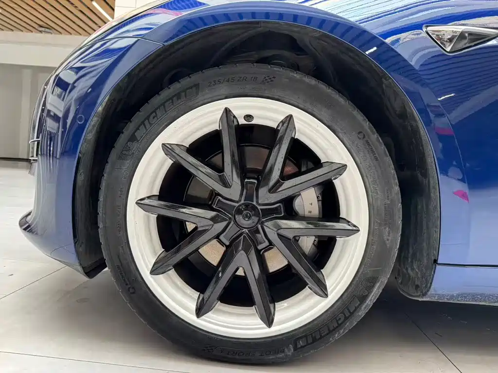 Tesla Model 3 — миниатюра 22