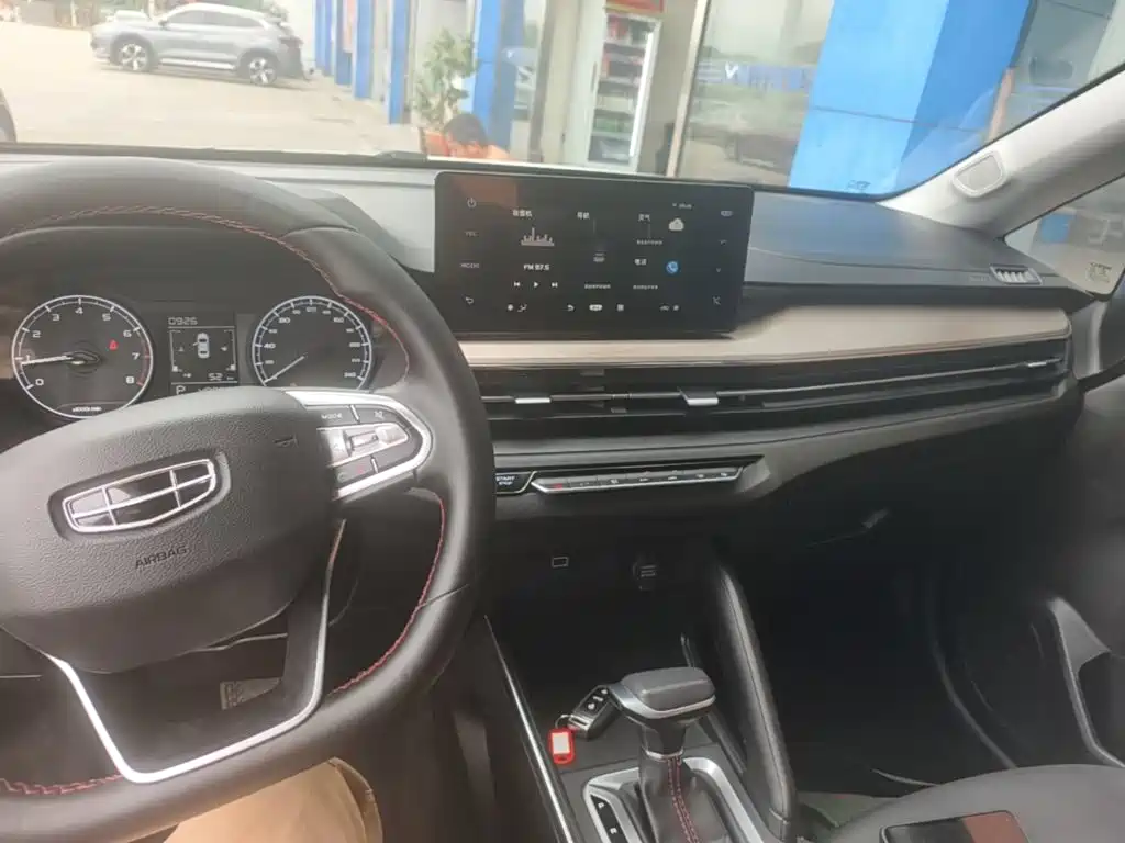 Geely Vision X3 — миниатюра 10