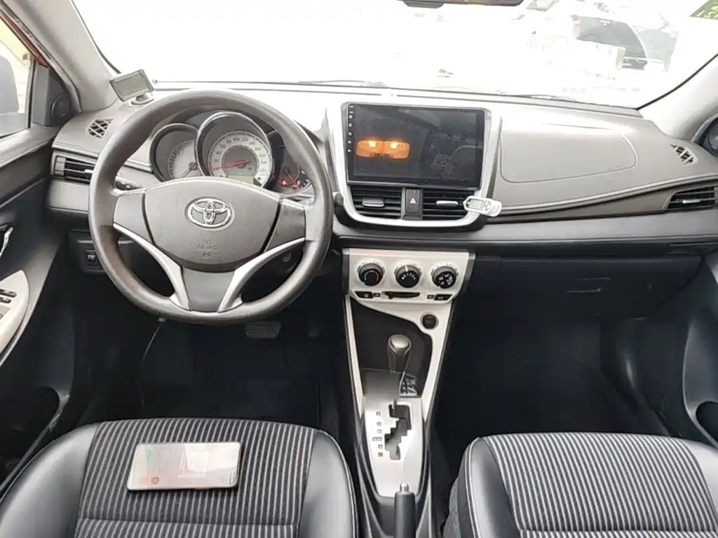 Toyota Yaris L — миниатюра 10