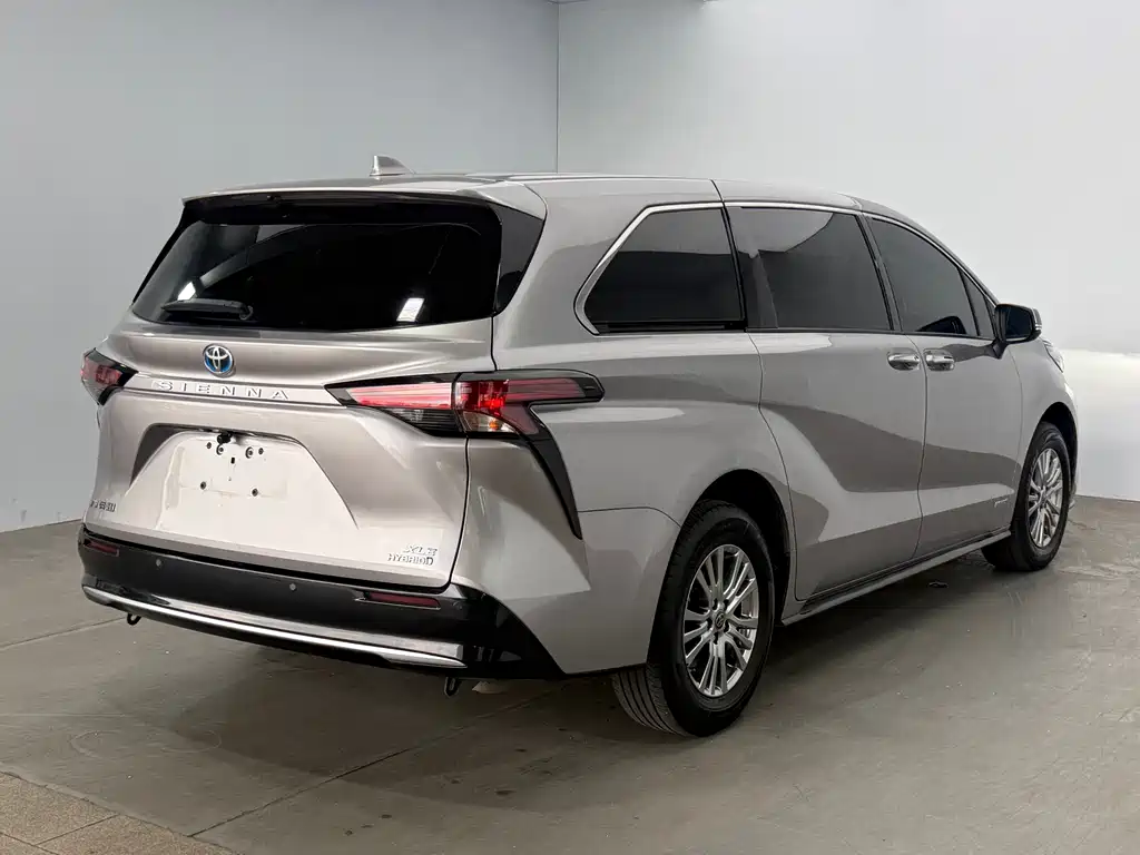Toyota Sienna — миниатюра 4